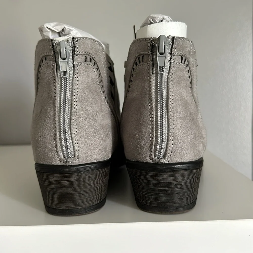 Journee Collection - Women’s booties - size 10 - grey suede - 1.5 inch heel - Picture 4 of 4